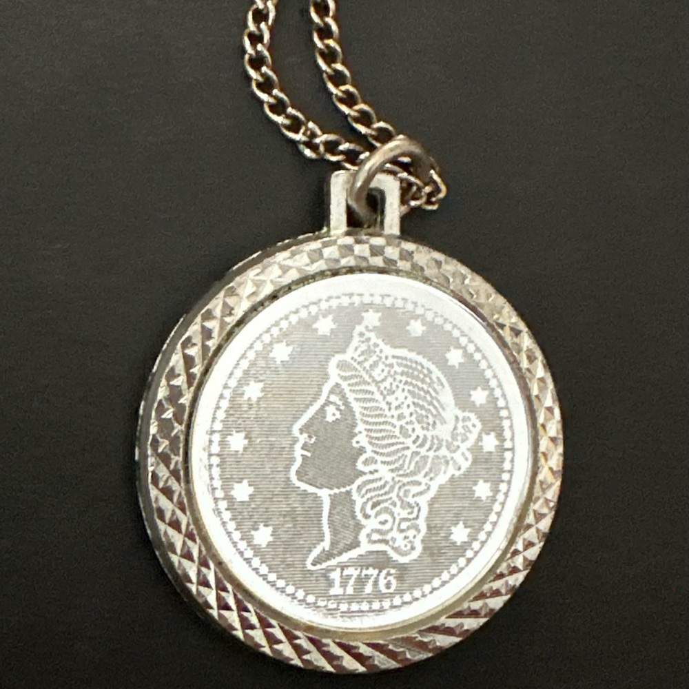 🔥🔥Bicentennial 1776 Twenty D Coin Silver Tone Vintage Pendant W/Necklace🔥🔥